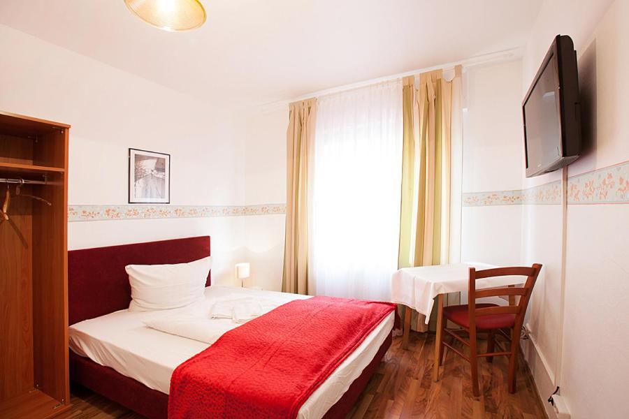 Pension Jasmin Pforzheim Esterno foto