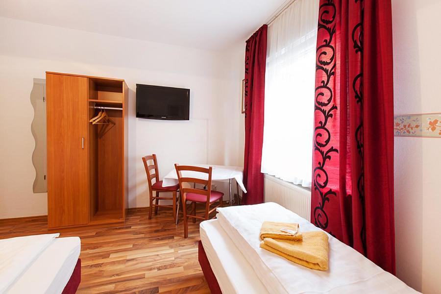 Pension Jasmin Pforzheim Esterno foto