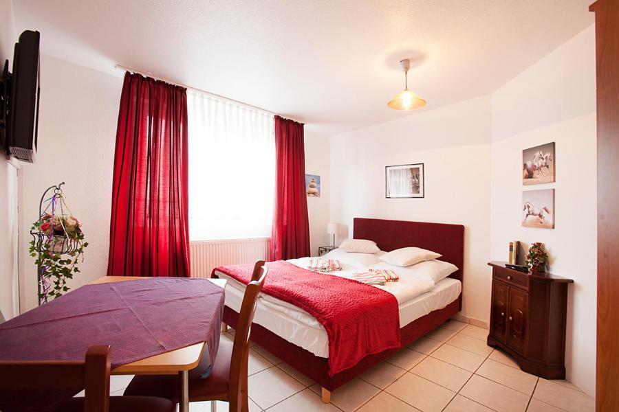 Pension Jasmin Pforzheim Esterno foto